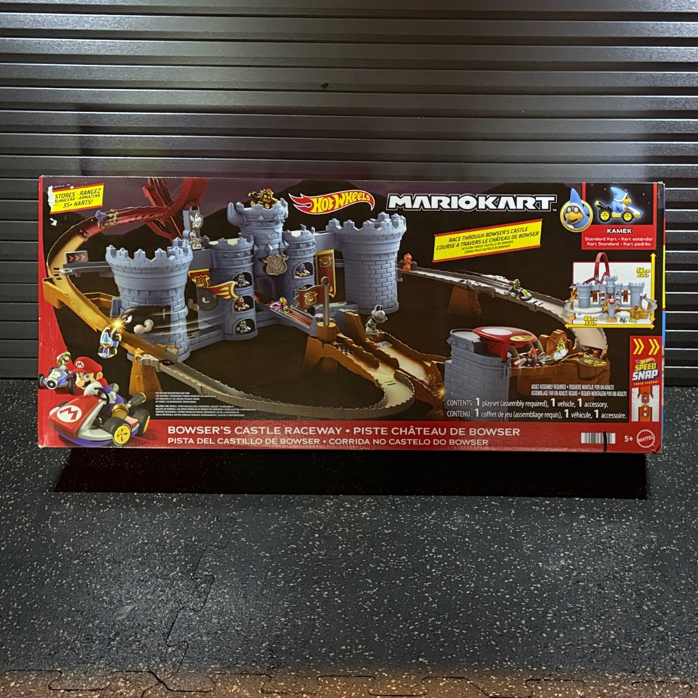 Hot Wheels Mario Kart Bowser's Castle Raceway - Gray and Red
